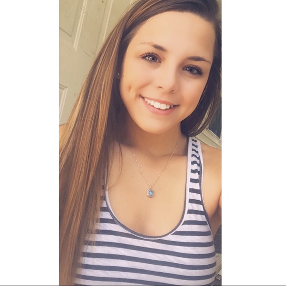 Meet your Posher, Holli - Picture 1 of 1